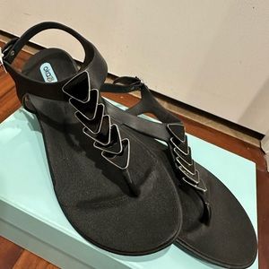 Oka B. Size 8 sandals like new